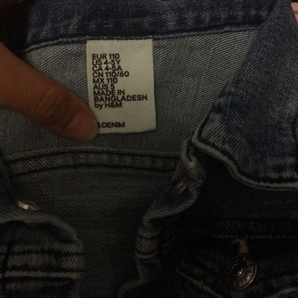 H&M jean jacket with cute heart buttons - Picture 2 of 4
